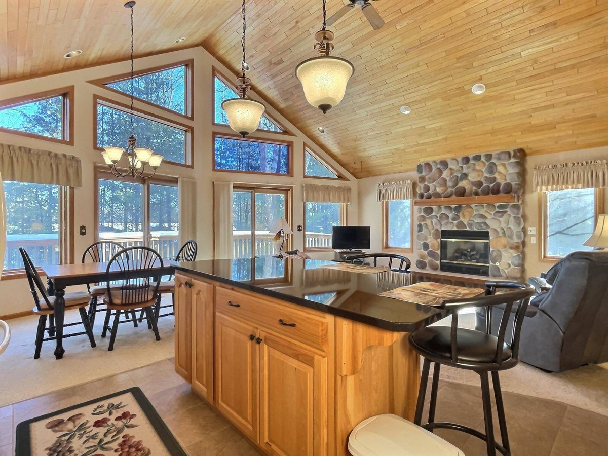 JDMisina's tweet photo. A Bradford Point condo in St Germain, WI just hit the market! https://t.co/gdqvXIbHQC Let’s set a time to show you our newest listing! 
#stgermainwi #bigsaintgermainlake #homeforsale #condoforsale #eliasonrealty https://t.co/E7JUd8a0LS