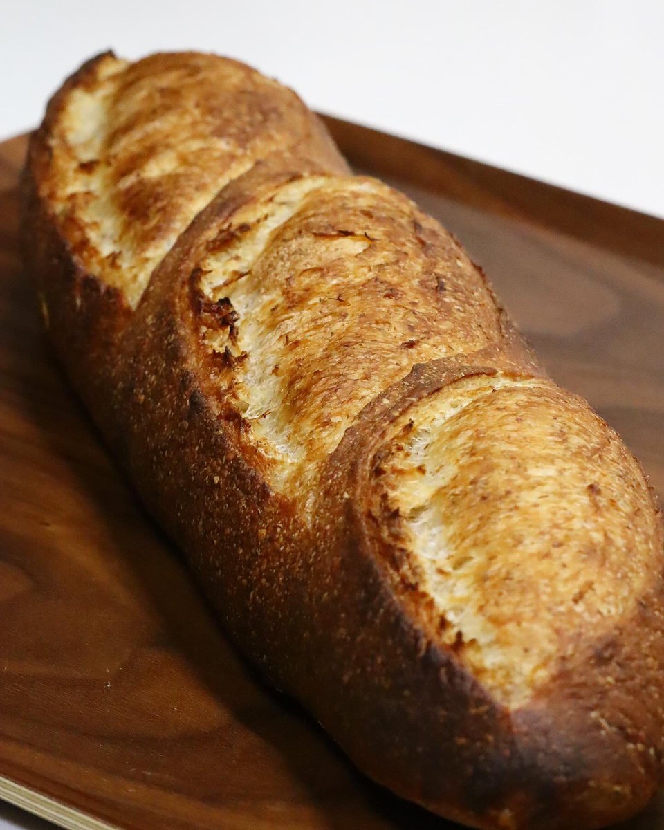 yumeneco3bread's tweet photo. サワードゥーブレッド。

イーストを使わず、ライ��粉と水で出来たサワー種を使って 生地を膨らませます😍

#サワードゥーブレッド
#サワー種
#パン作り
#sourdough 
#sourdoughstarter https://t.co/KOJvJdulXA