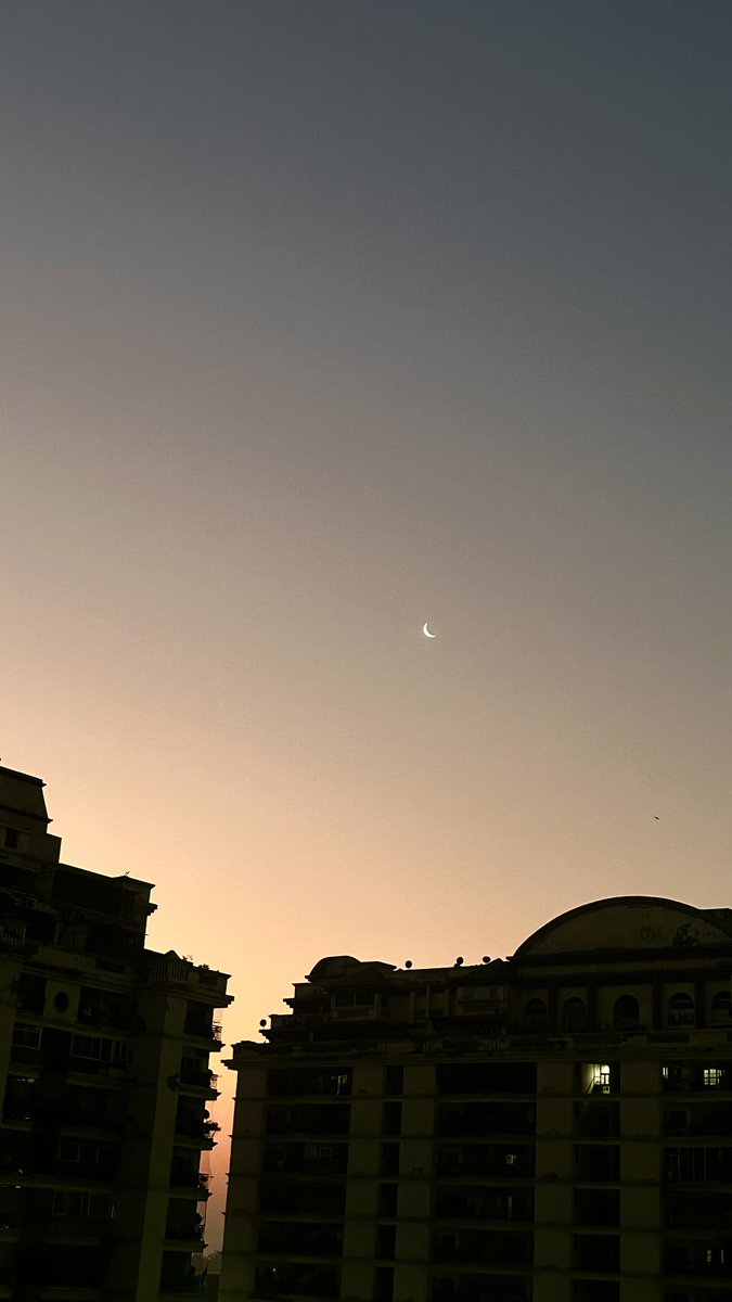 AnIndianBySoul's tweet photo. @NutritiousMind @CardenaLeyla @Earthles @fogle_shane @lsmurthy99 @iamashukhanna @SanjayMuthal @PramodDrSolanki @baski_LA @CurieuxExplorer @RossSwan2 Waning #Moon from India this early morning 😊 https://t.co/3YgT4fQM96