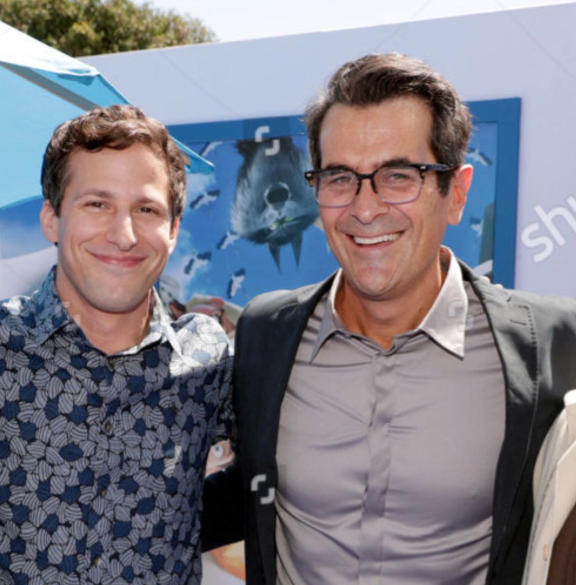 fefewhitee's tweet photo. omg jake peralta and phil dunphy hiii https://t.co/Oh3VQfv5WL