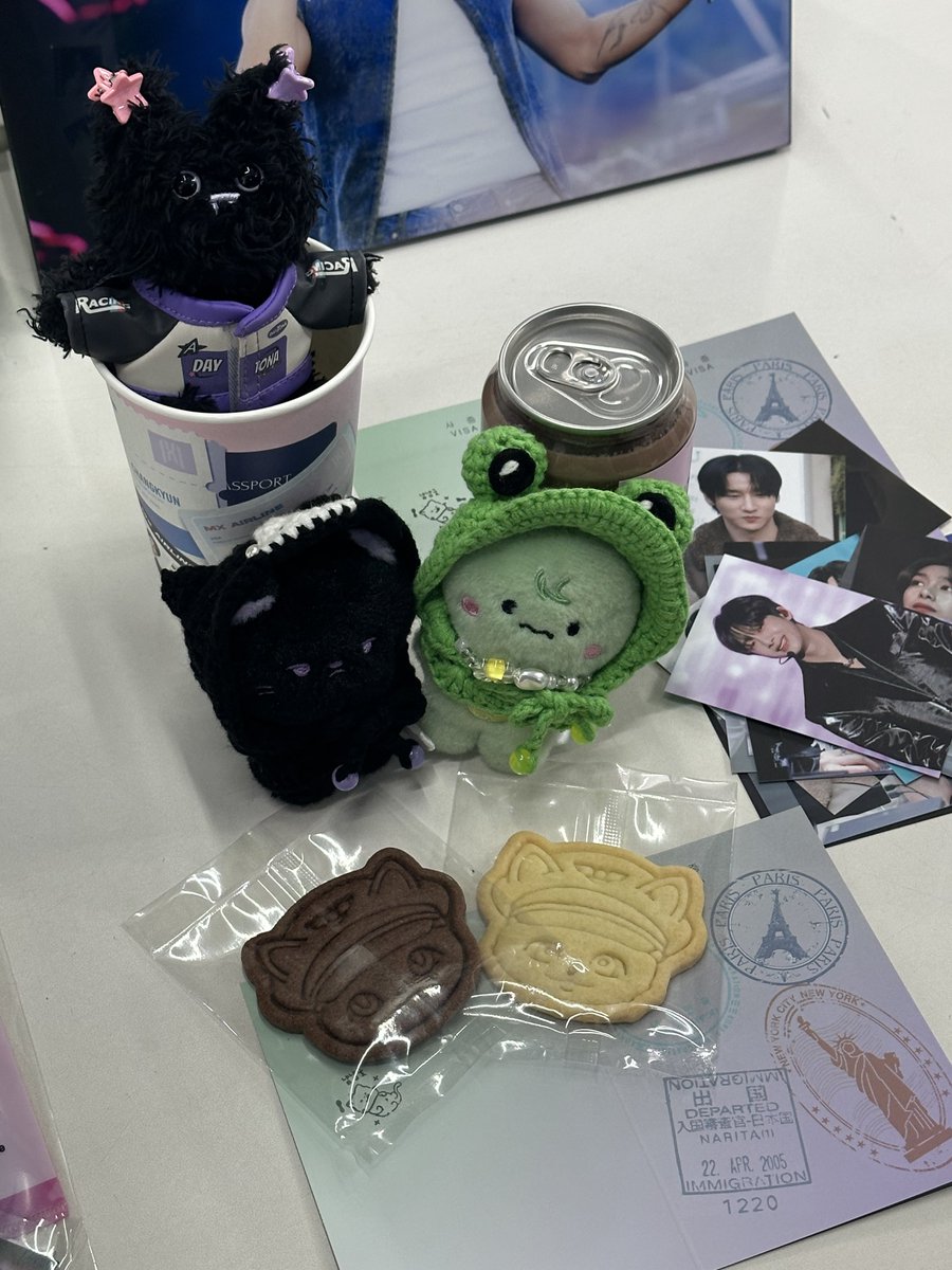 ssobbang_'s tweet image. 사진이 맛있고 쿠키가 예뻐요 💚
예쁜 생카 열어주셔서 감사합니다💜

#This_is_your_Captain_speaking
#Beyond_your_romance