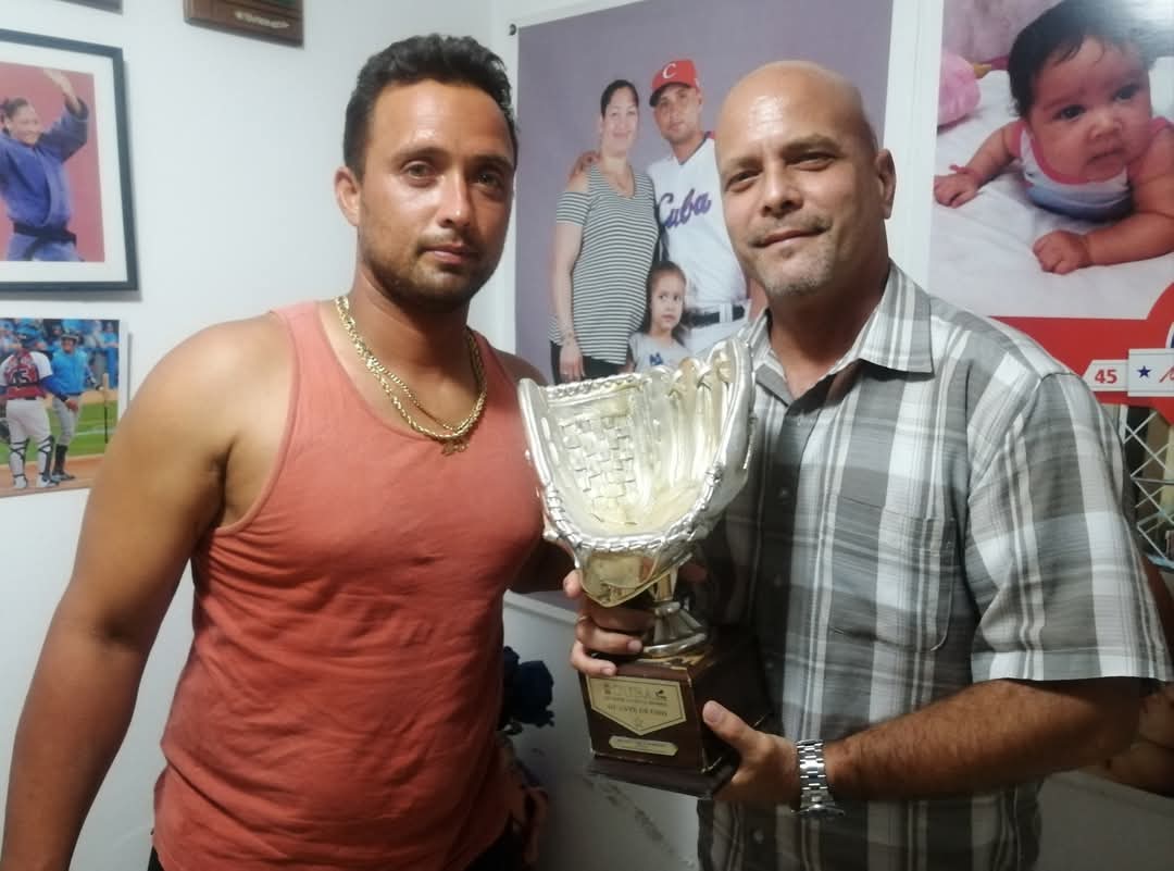 Hoy está de cumpleaños Frank Camilo Morejón, gloria de #Industriales y de #Cuba. ¡Muchas felicidades en nombre de la gran familia cederista! #CDRCuba #UnidosXCuba #CubaVencerá