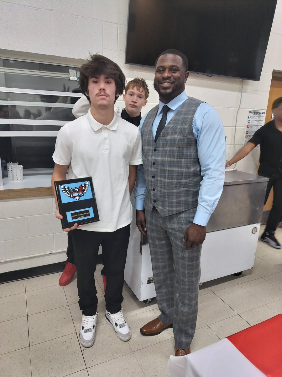 Erik Knighton tweet media