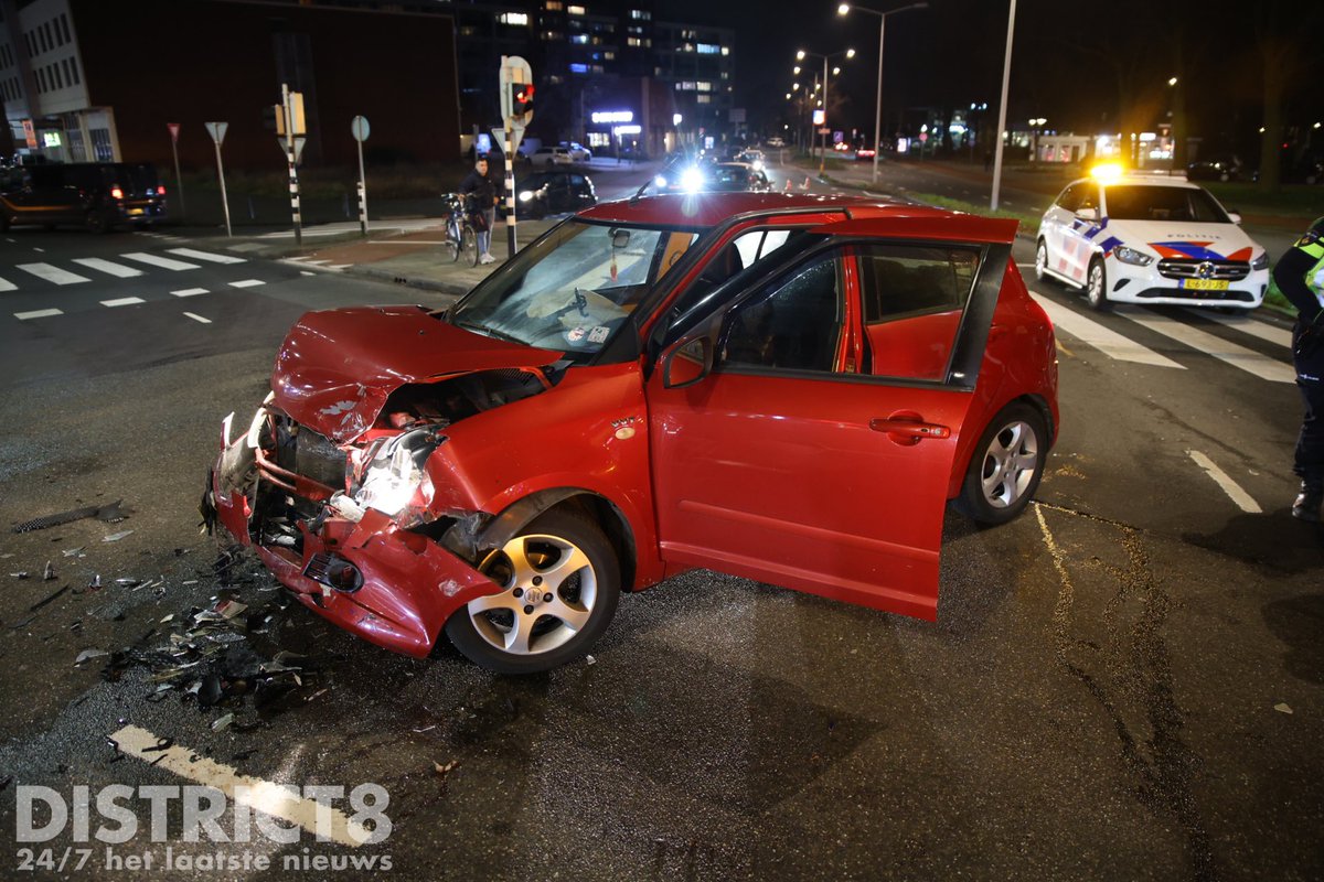 Aanrijding op kruising Neherkade en Slachthuislaan in Den Haag