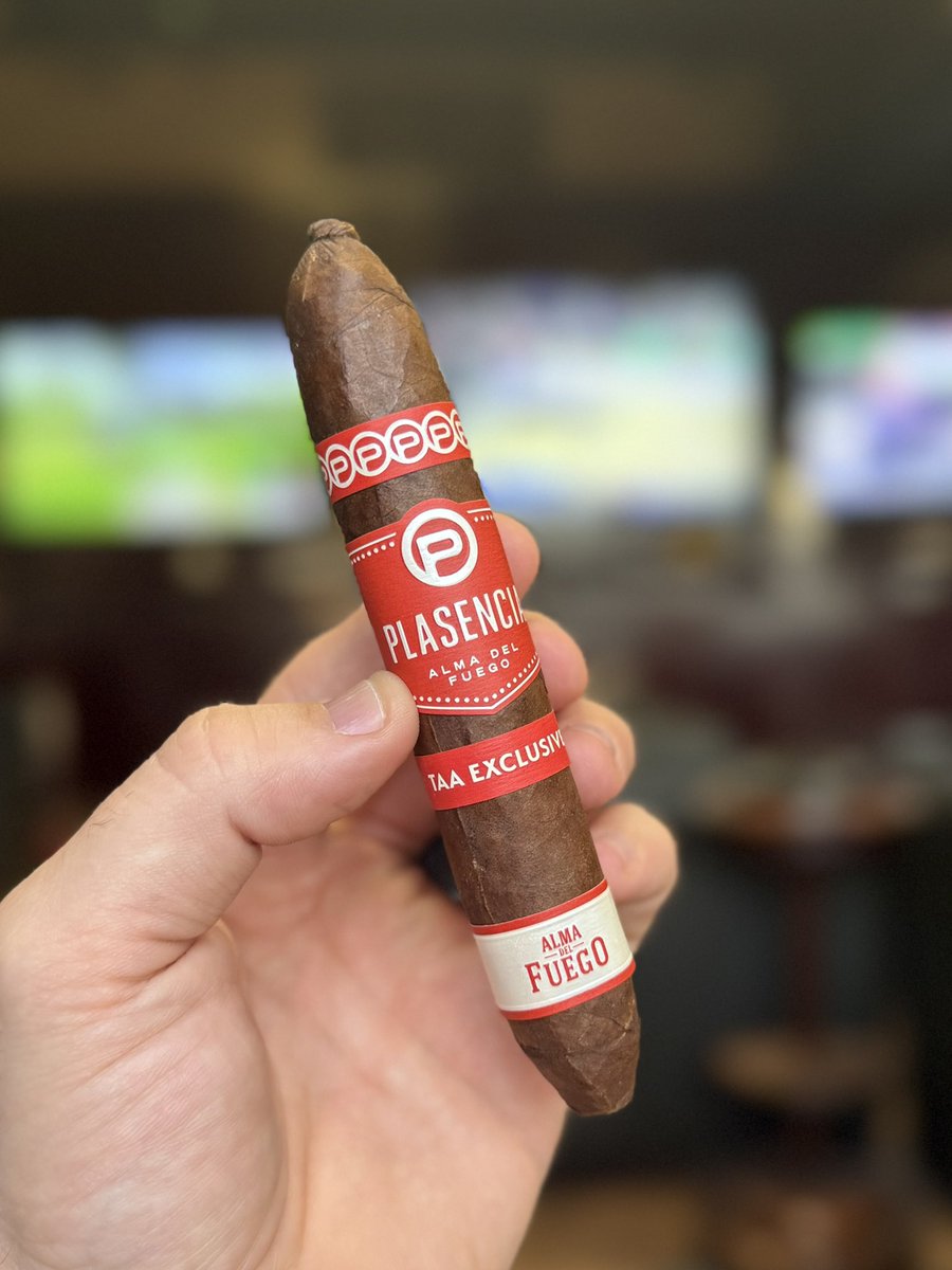 the_kings_cigar's tweet image. Call it #RedSaturday! #Chiefs gearing up for their 7th AFC championship game in a row! Good day to go red! @PlasenciaCigars @OutlawCigarCo 

#Chiefs #Bills #Cigars #KansasCity #kcmo #kck #plasencia #almafuerte