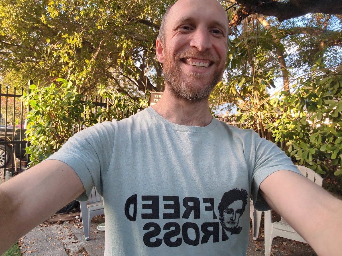 FreeRossNow's tweet photo. Fixed my shirt :-)

Freed Ross! https://t.co/6vq2Y4rJAE