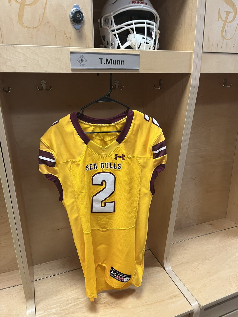 tjmunn2's tweet photo. Had a great official visit at Salisbury! Thank you @connorlugo and the rest of the @SeaGullFootball staff for having me. https://t.co/zrva7ZUctc