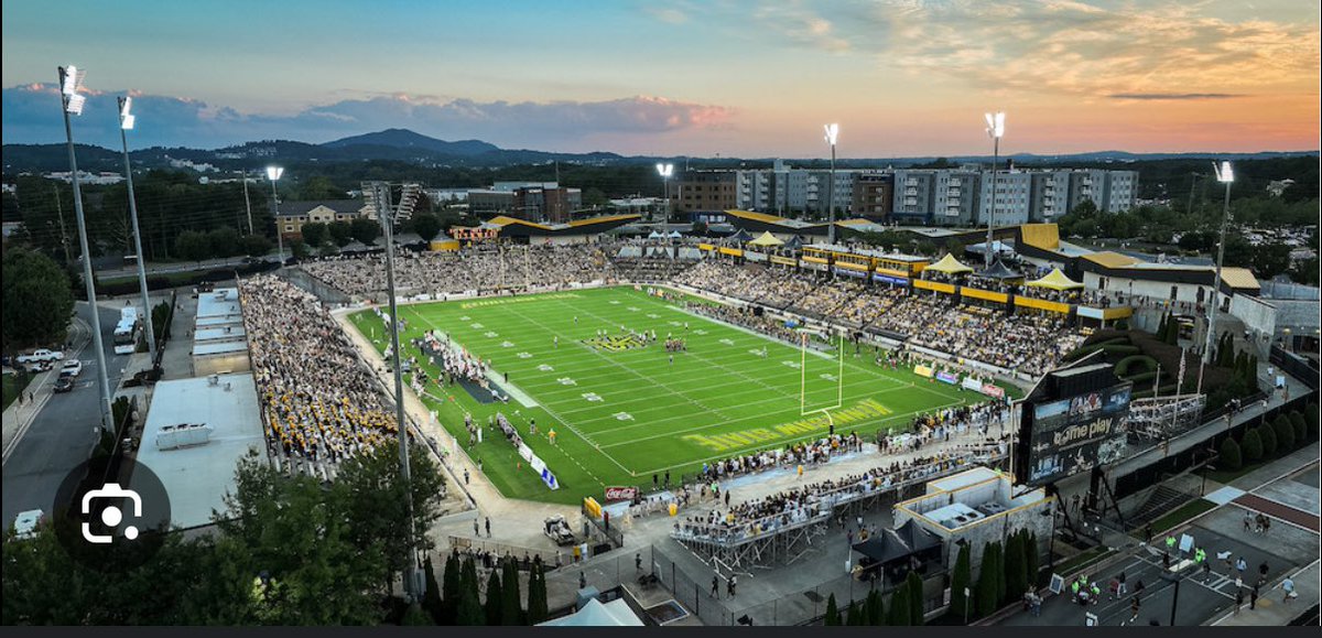 daniel_kinney10's tweet photo. #ATGT After a great day with @Coach_Blocker at @kennesawstfb I have received an offer! @JamesWilhoit25 @bhscoachjones @CoachWhinery @BeardenFB https://t.co/NRx09HqYAS