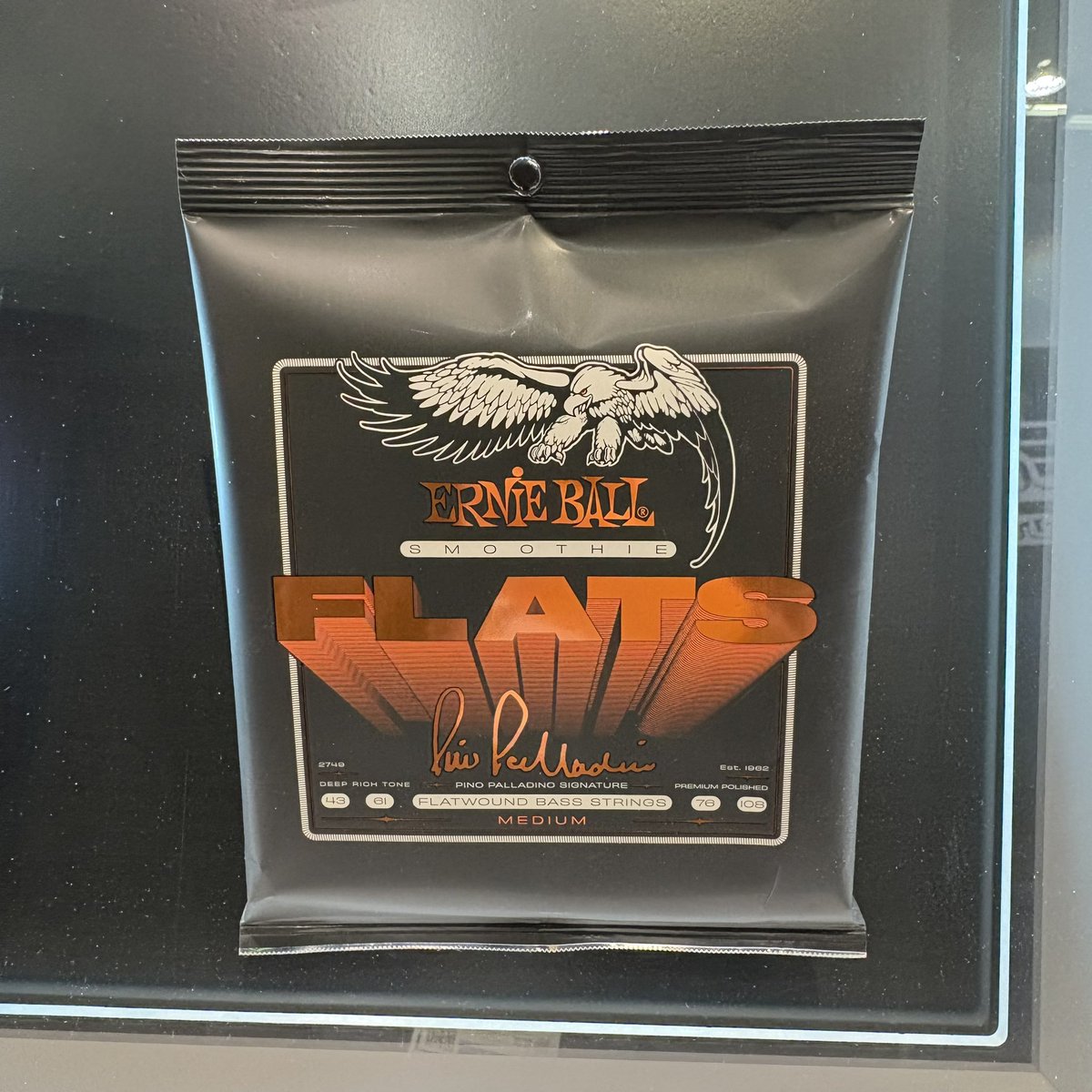 bass_collection's tweet photo. 油断してたらこんなん出てる!
#ernieball #pinopalladino #bassstring
#NAMM2025 #NAMM2025Ikebe #bass https://t.co/3tELFWaSDb