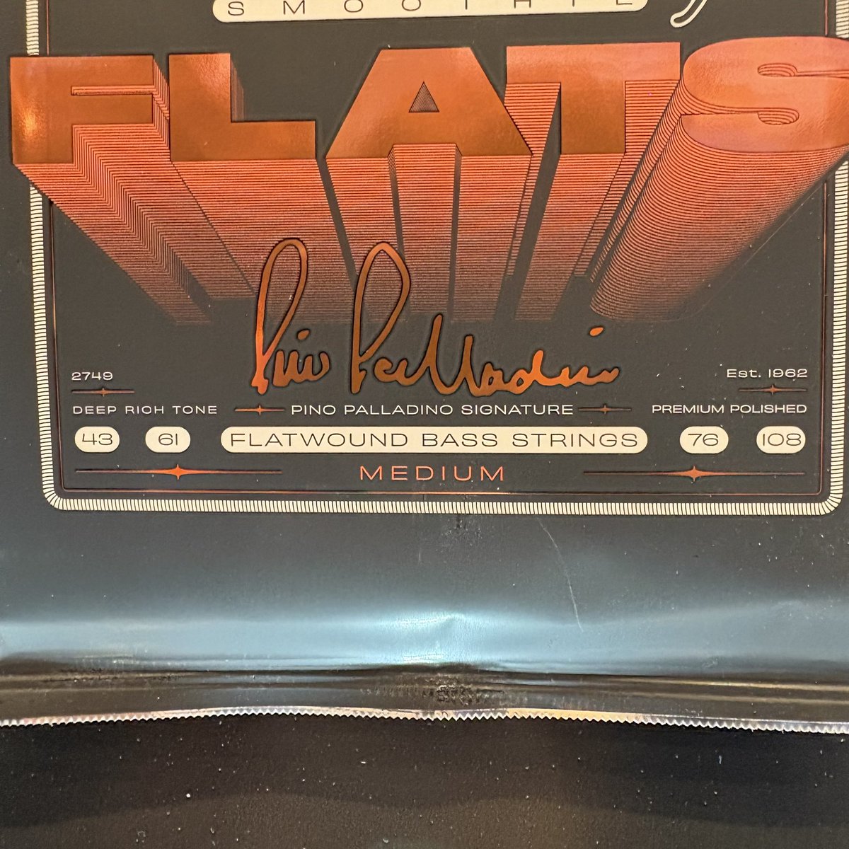 bass_collection's tweet photo. 油断してたらこんなん出てる!
#ernieball #pinopalladino #bassstring
#NAMM2025 #NAMM2025Ikebe #bass https://t.co/3tELFWaSDb