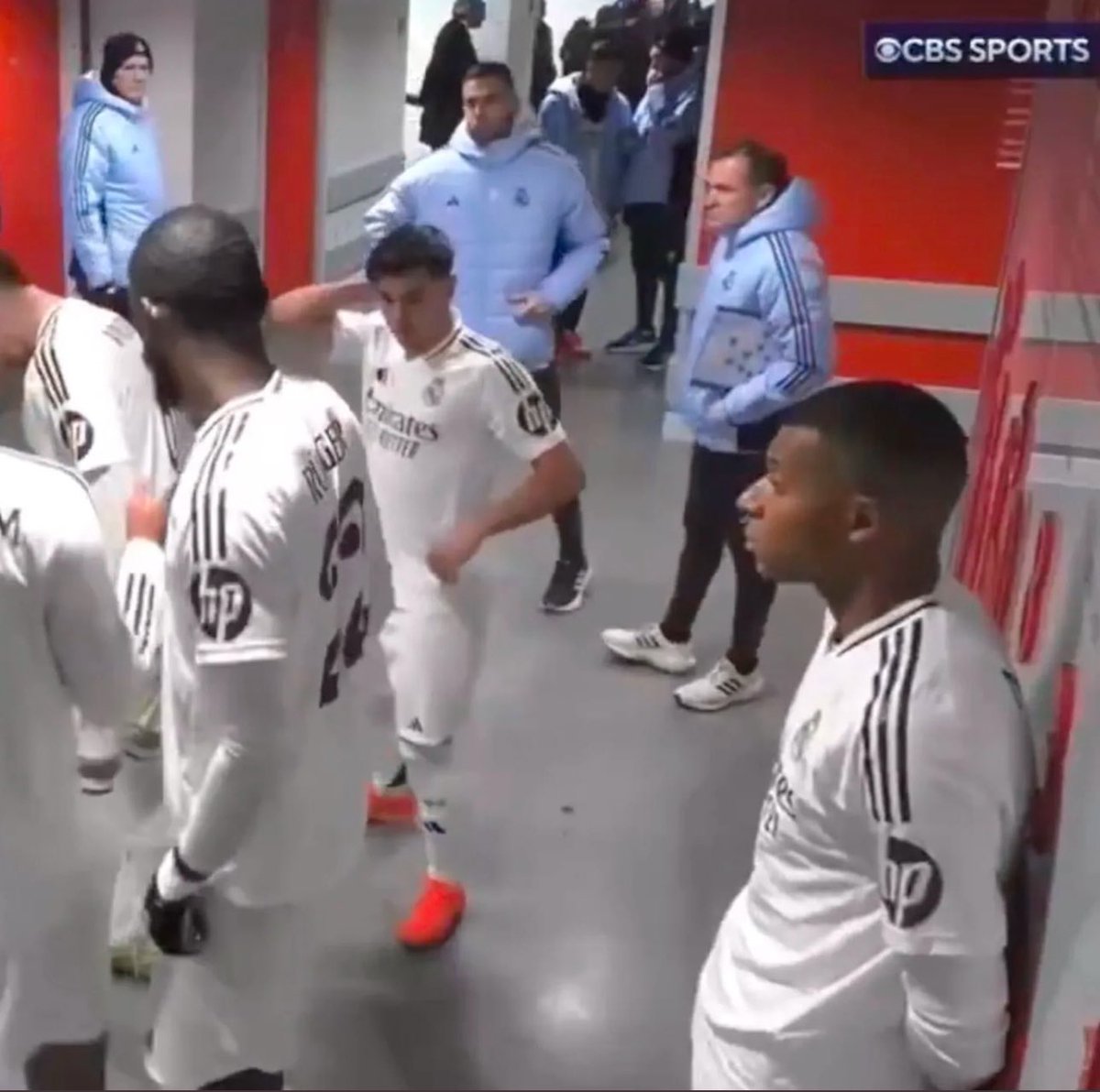 encoregold93's tweet photo. Seuls les vrais était toujours dans le train après ce match https://t.co/xBWkABDgeZ