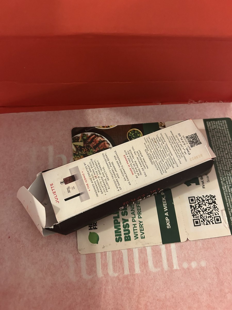 MarinaFayer's tweet photo. @allurebeautybox - does anyone ever respond when items in your beauty box arrive broken?? #CustomerServiceFail #CustomerSupport ? https://t.co/naJ1YJRjkh