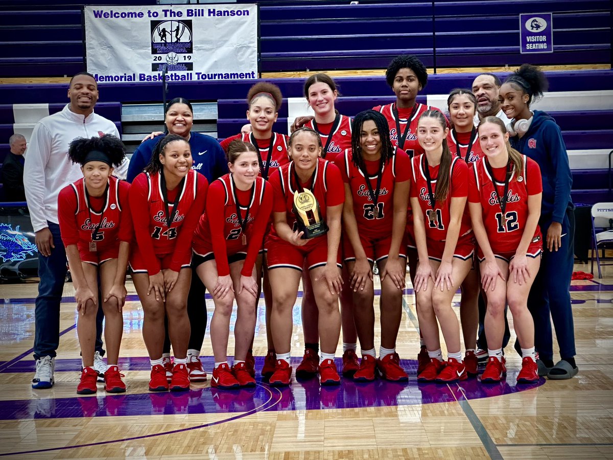 PreachaZo's tweet photo. Successful weekend 2-1 @BHMTournament great tourney and host! Girls fought hard thru ruff shooting and best player going down, but had lots of team bonding and time to grow! @ADPriceON @ONLadyEaglesBa1 🦅🏀 https://t.co/rzuHTjqHEx