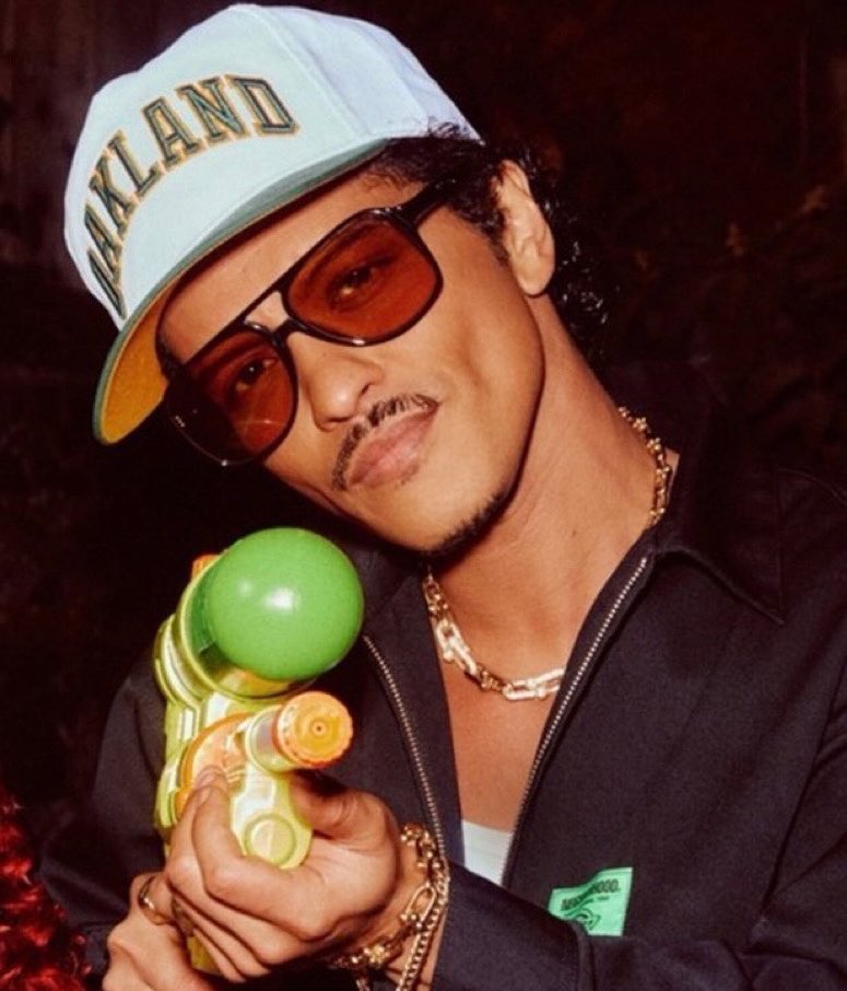 DrMoniBS's tweet image. 😍#HeyBruno 
#FatJuicyandWet