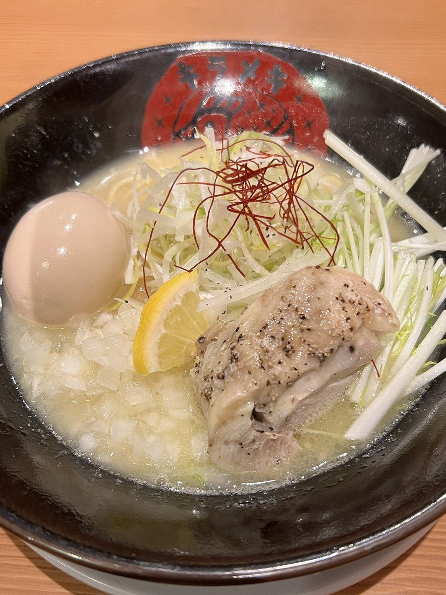 satoshiokamura's tweet photo. 昨夜の楽しいライブ後、宿に戻ったと思いきや、禁断の深夜ラーメン&数年振りにお邪魔したうちなーんちゅマスターのバーで一杯🍸
まさか、金武で繋がるとは⁉️
沖縄のご縁は面白いね〜♪
ごちそうさまでした!またお邪魔しますね😊
#京都 #京都グルメ #ラーメン #麺屋キラメキ #京都のバー #barai https://t.co/IKvFTAw515