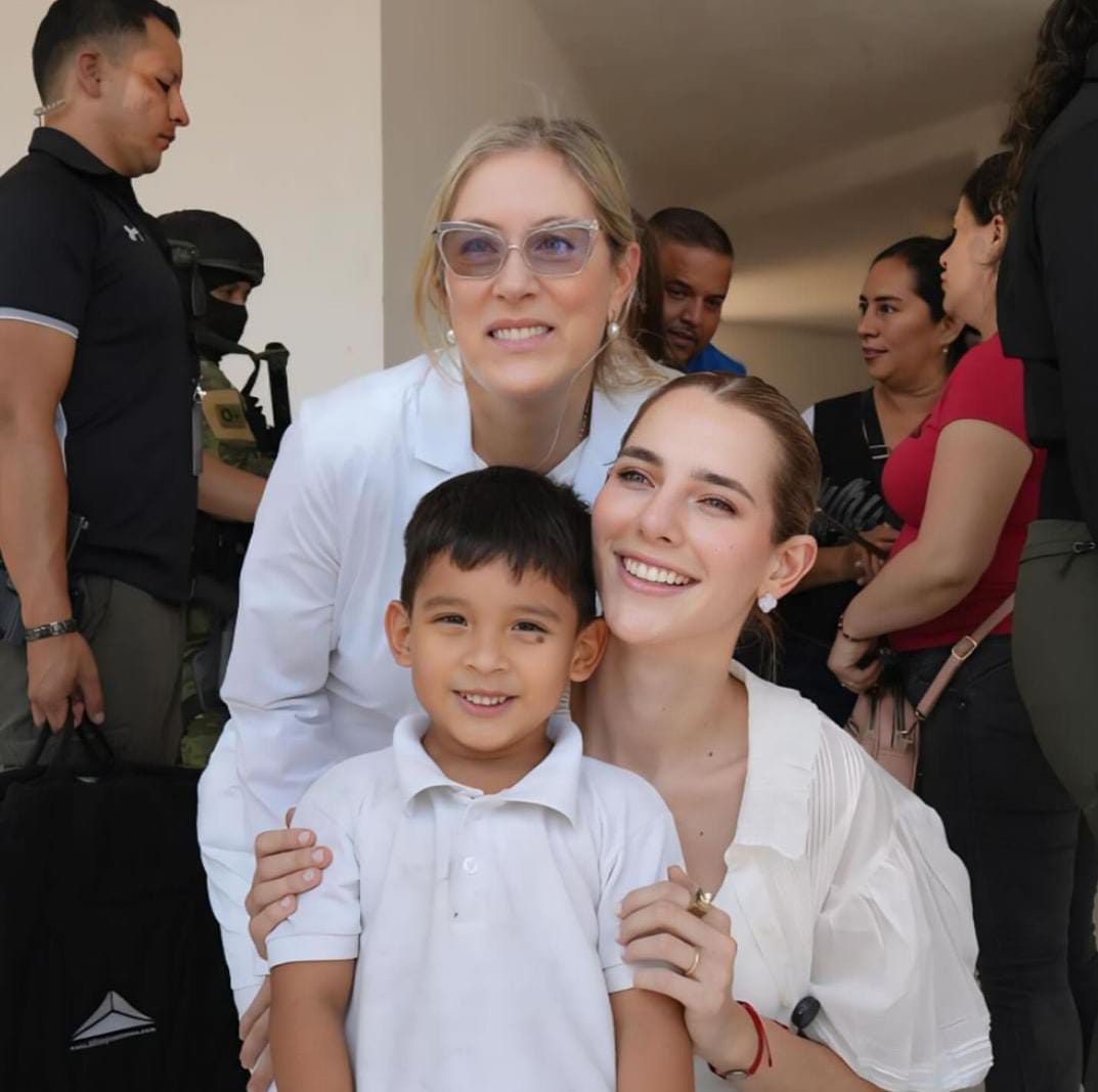 AnnabellaAzinEc's tweet image. La oportunidad que vivimos hoy es histórica, tenemos un compromiso firme y objetivos claros: una #AsambleaDiferente

Hacía allá hemos caminado todo esté tiempo, para llevar al Ecuador donde merece.
@DanielNoboaOk