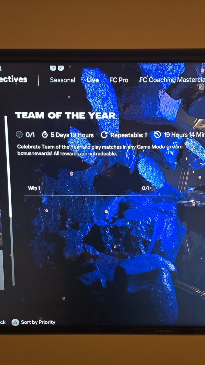 KyeSimpsonLife's tweet photo. @EASFCDirect TOTY Daily Play Objective: played 2 drafts and 1 rush and still not complete the objective. Fix your stupid shit game! https://t.co/QlMPZGpEkw