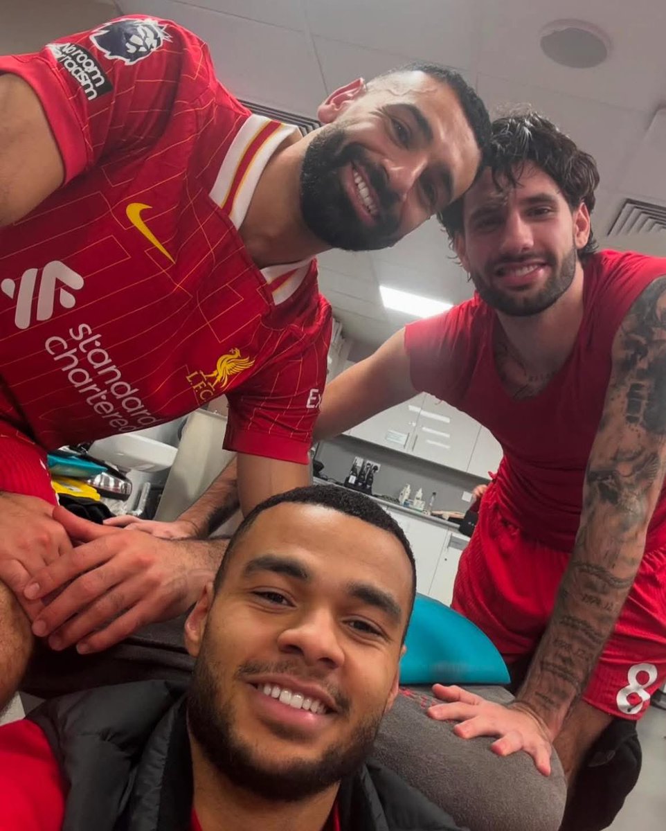 JATTSOPRANO316's tweet photo. The best tradition at the club currently is the Salah selfie with the goalscorer from our games. Love it so much #lfc 📸❤️ https://t.co/acHp1GCrez