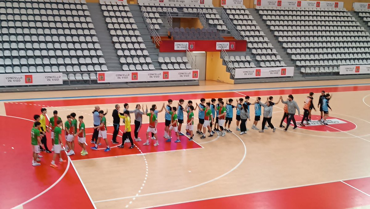 CB_ChapelaWeb's tweet photo. Vitoria dos cadetes masculinos ante o Seis do Nadal (41-43). Dos puntos máis e o obxectivo máis cerca. 
Ánimo rapaces!! Imos ben!! 
#imoschapela #vermelloeverde #sonolasetta https://t.co/k2npLQUN6U