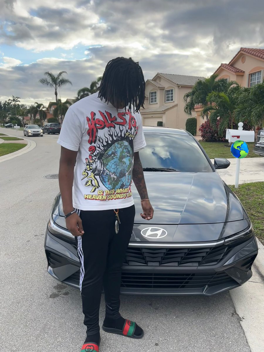 omgsebass11's tweet photo. Many more blessing to come in 2025 
18 with 2 whips https://t.co/sB2xMQ6gw2