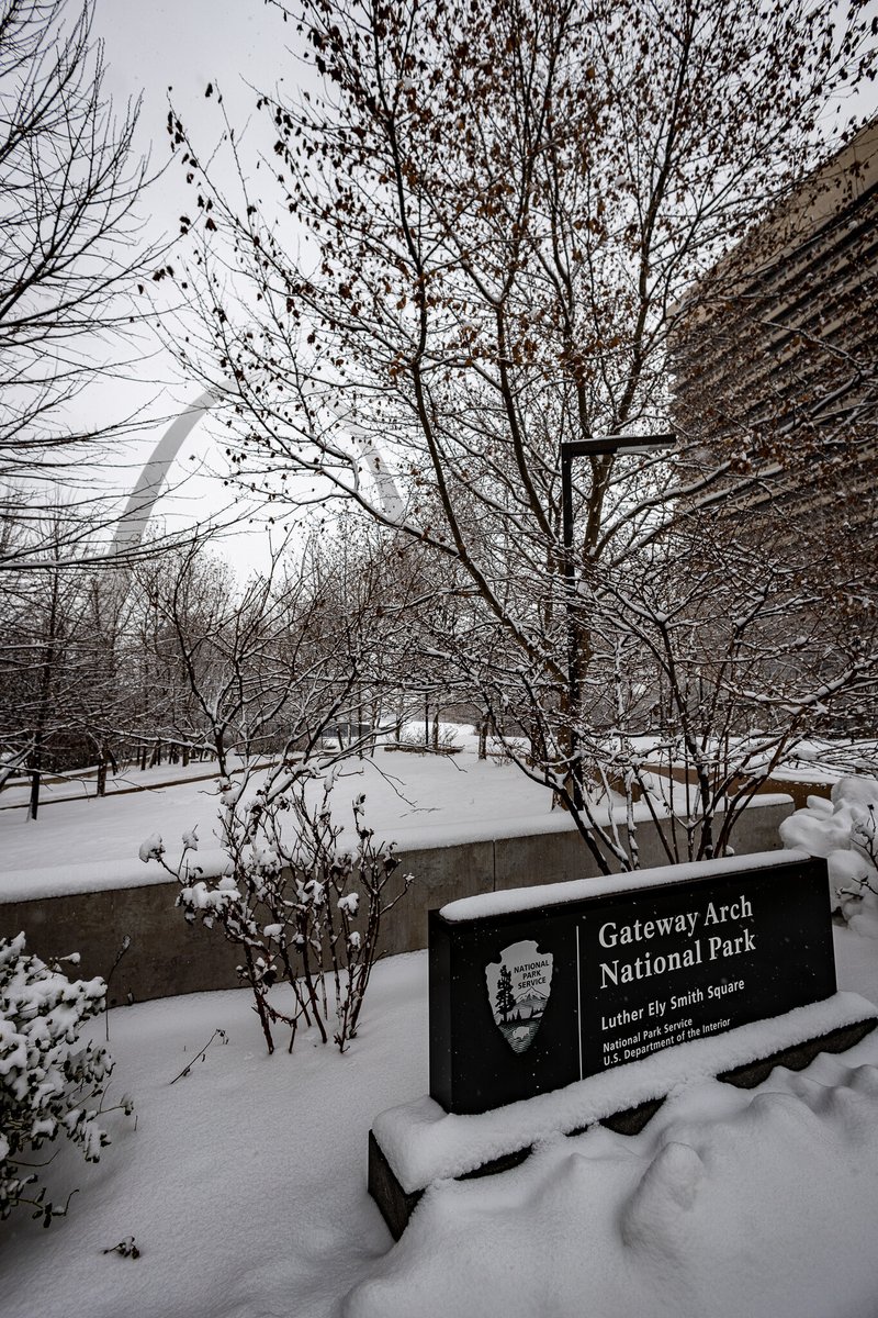 GatewayArchSTL's tweet photo. You know, I think I'm actually gonna miss the snow... https://t.co/IJlPlaCNGj