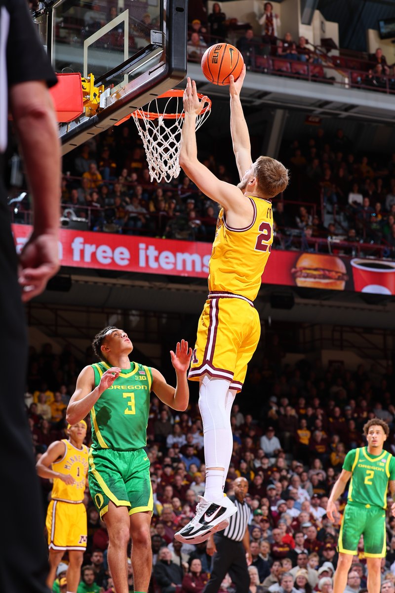 The first double-double in Maroon &amp; Gold for <a href="/Parkerfox24/">Parker Fox</a>! 🦊

12 points
11 rebounds

#SkiUMah