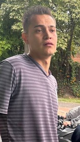 _ColombiaOculta's tweet image. #PELIGRO. Nueva modalidad de hurto en Bogotá 🤬 Taxistas acosan a conductores particulares y en gavilla los acusan de cerrarlos en la vía con la intención de robarles sus pertenencias. Este caso se presentó hoy 25ENE en inmediaciones al Jardín Botánico. La víctima fue apuñalada.