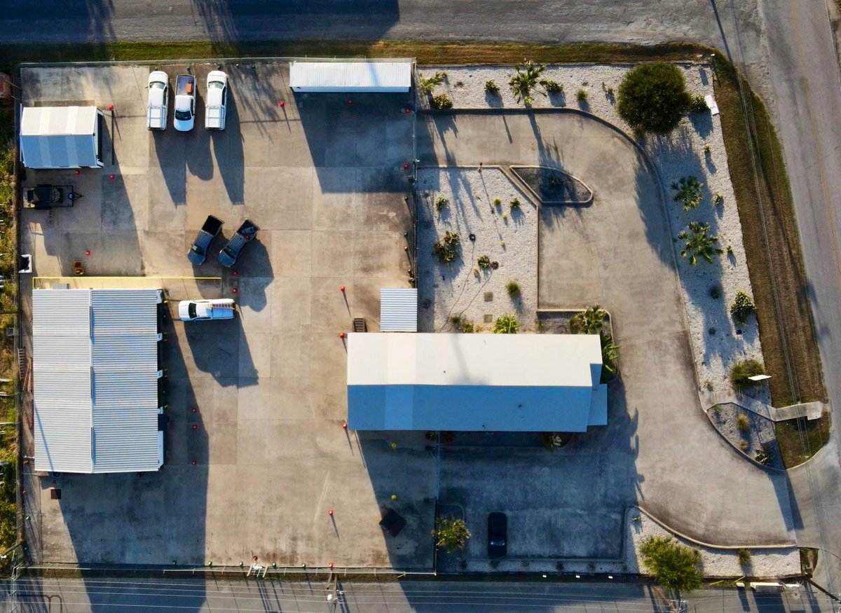 DyessProperties's tweet photo. #NewListing https://t.co/YFZG2eWDfu #ForSale #Commercial #Pflugerville #TX #1Acre #3Buildings #Storage #FencedLot #AccessGate #Office #Bay #Secure #Garage #OmarDyess #Realtor #PureRealty #DyessProperties #OmarRealEstate https://t.co/KaIgjrhQy6