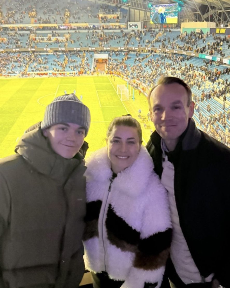 MCFCLUPE's tweet photo. @DeanJamesAFC @Leeworldorder He was there https://t.co/xyGTrThSos
