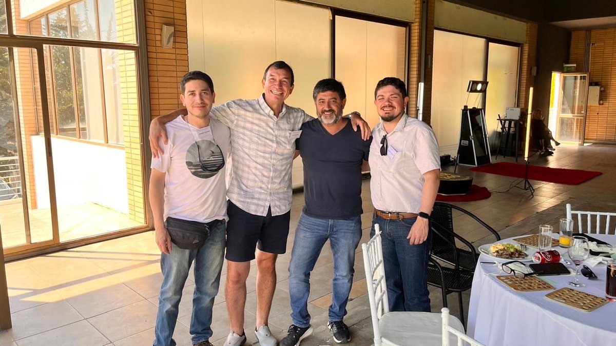 ChristianZepeda's tweet photo. Excelente encuentro de Ex Alumnos de la Escuela de Ingeniería Eléctrica de la PUCV https://t.co/ZZA6IIZBrt