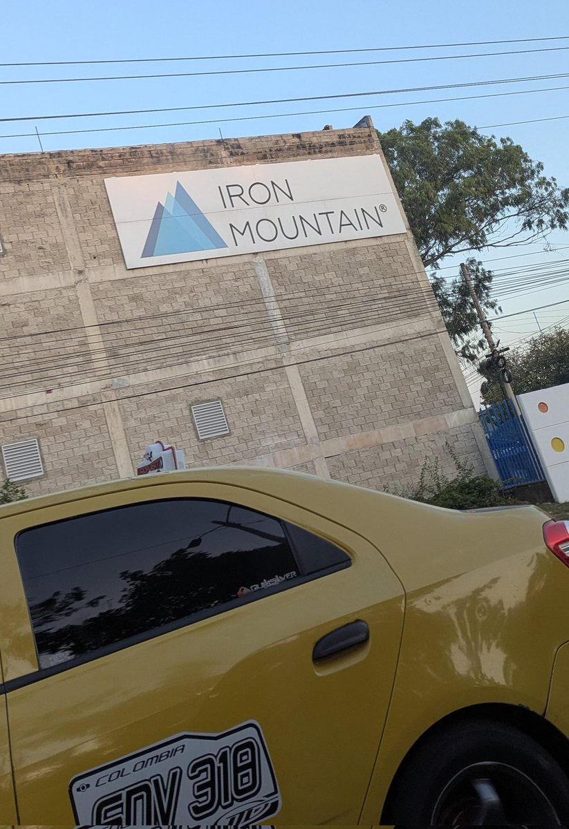 pertuzluisfer's tweet image. @nlowell might find this funny...

Just returned home to Barranquilla, Colombia and right near the airport I found this:

#SolarClipper #IshmaelWang #ToeHolds