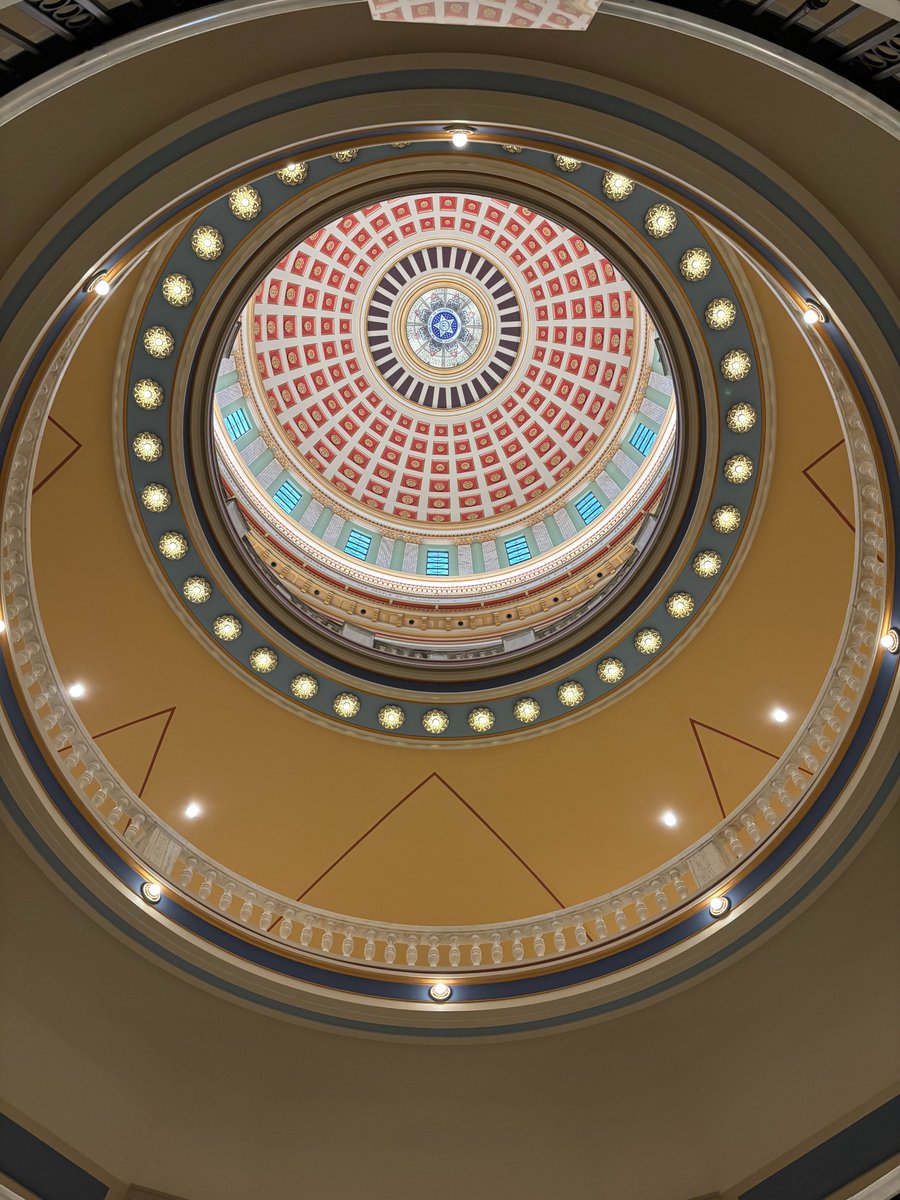 dzpeng's tweet photo. Oklahoma State Capitol.
Governors are in a meeting and busy on the weekend.💪 https://t.co/7YDBoWMxyc