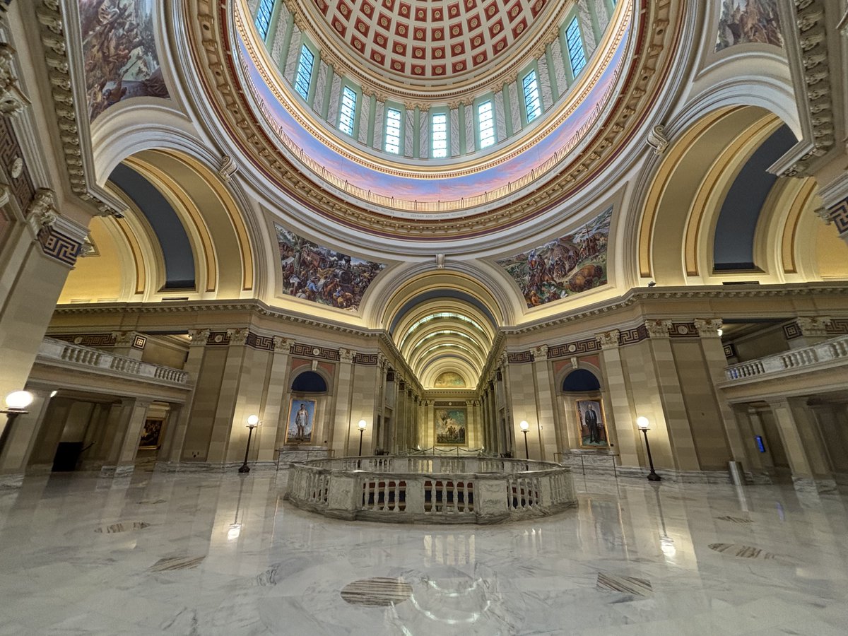 dzpeng's tweet photo. Oklahoma State Capitol.
Governors are in a meeting and busy on the weekend.💪 https://t.co/7YDBoWMxyc