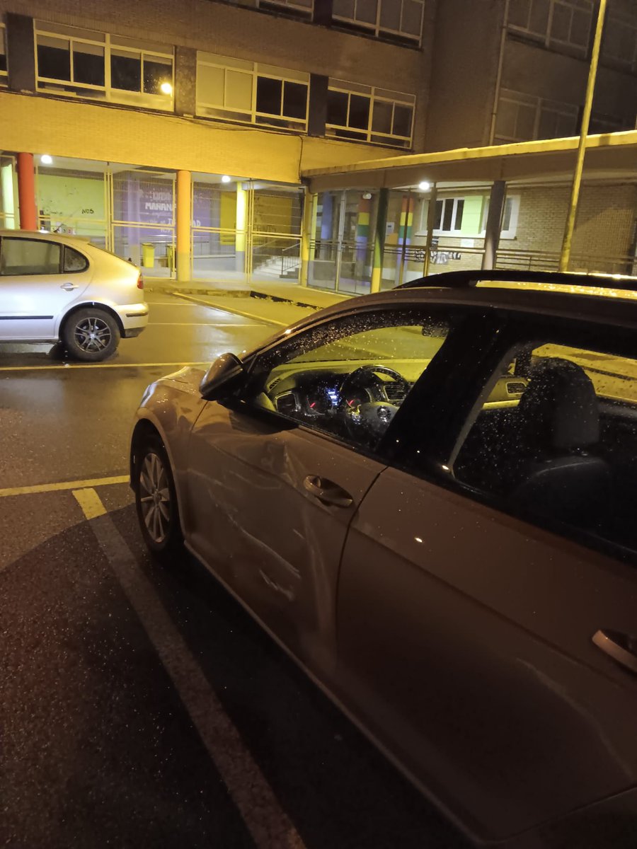 ElFrancoFS's tweet photo. Esta noite llevamos úa desagradable sorpresa al salir del noso partido. Un golpe nel coche sin deixar úa nota. Foi nel aparcamiento del escola de Llóngara, si daquén sabe algo o víu algo que se poña en contacto con nosoutros. Gracias. https://t.co/zZRpv29ItQ