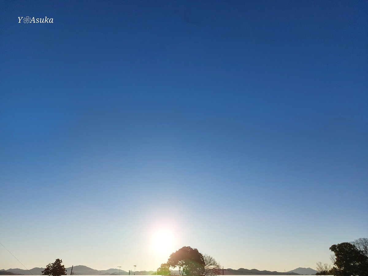 yumeasutw's tweet photo. #青空 に #朝日 が燦々✨キーンと冷えた快晴の日曜日の朝☀️
予想最高/最低気温🌡️11℃/-1℃
晴れ☀
お洗濯日和👕👖お昼頃から北風が強まり飛ばされないようご用心🌬️➰➰➰👕
#イマソラ #いまそら
#空の名前
#天気の図鑑 #きょう出会う空
#日光連山 #鉄塔
#a2025 #a0126 #a202501 #a2025015 https://t.co/tmLHlwoay9