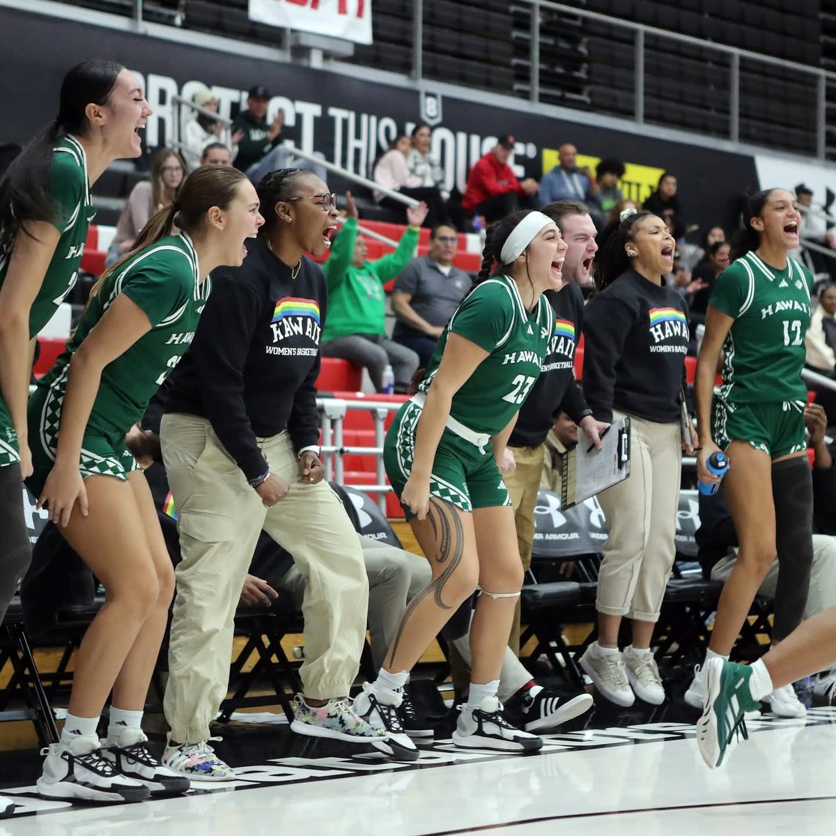 K_lefotu's tweet image. 808!! Let’s give our UH 🌈 WAHINES Basketball the same ENERGY! Beemans BIGGER Bash, tonight 7pm, Stan Sheriff, kids to 12th grade - FREE entry!! #LETSGOBOWS #UHWBB #SISTAHHOOD 🙏🙏🌈⛹️‍♀️💪🏽🌺🌺