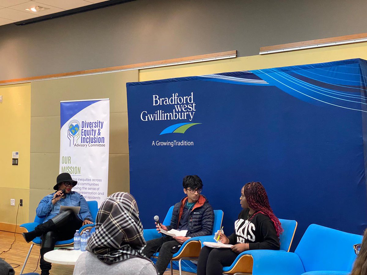 Our youth member, Faran Ahmad, presented the youth perspective during a panel discussion at Diversity, Equity, and Inclusion Seminar at BWG Library.
#Bradford #MuslimYouth