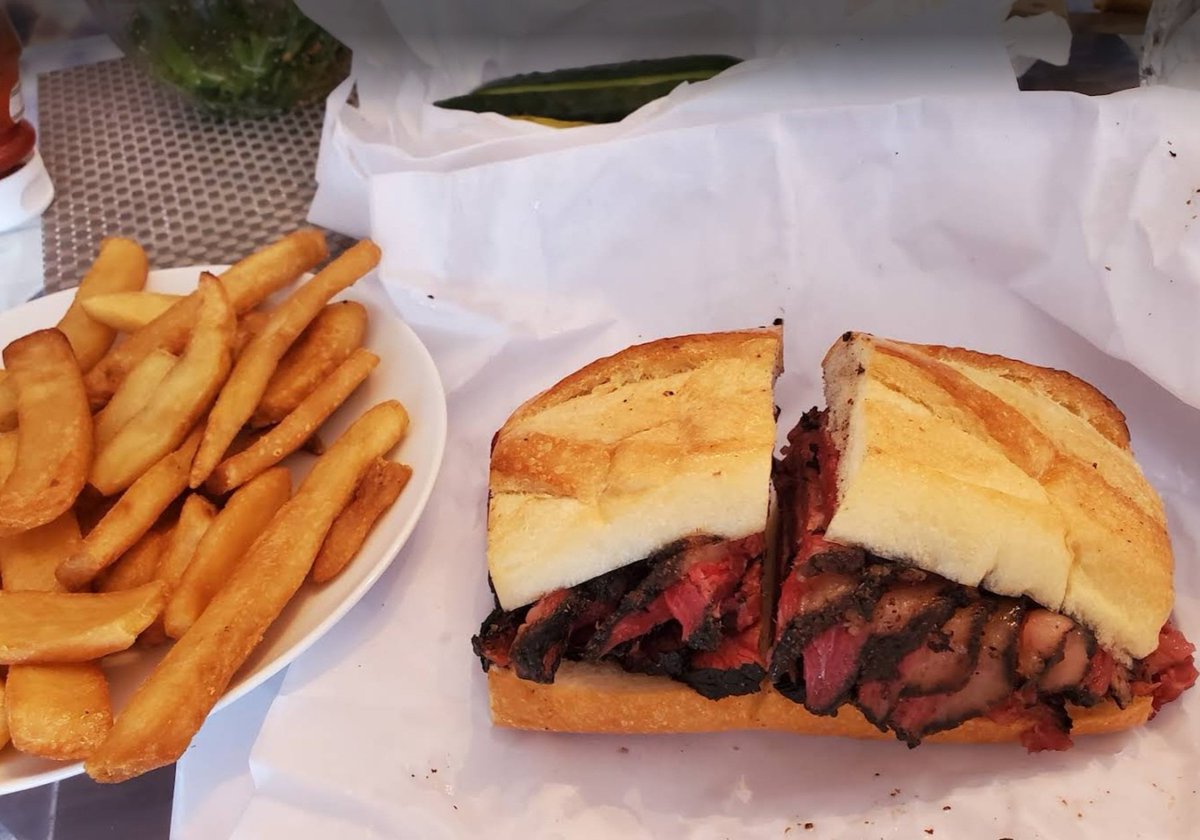 Treeboy2022's tweet image. Katz's Delicatessen, 한번 가볼만한 샌드위치가게. 아침에 가면 사람도 없고 조용하다. 한번 먹으면 느끼해서 한달정도 생각이 안난다. ㅎㅎㅎ