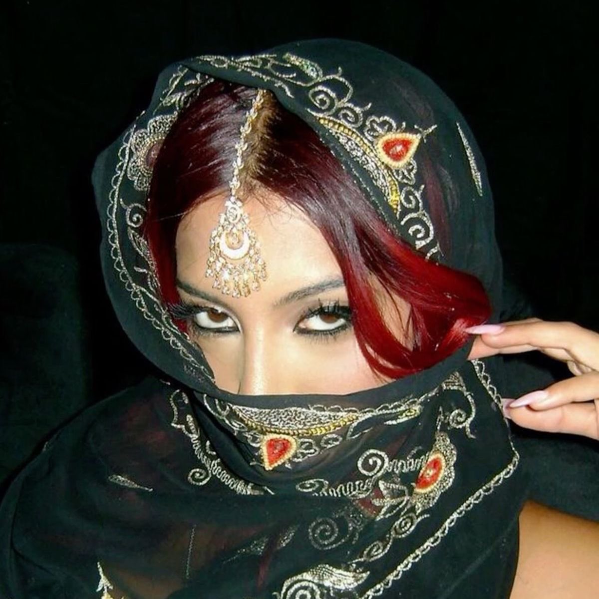 “boyfriend” coded pics of Lara Raj 

ㅡ a thread ᡣ𐭩