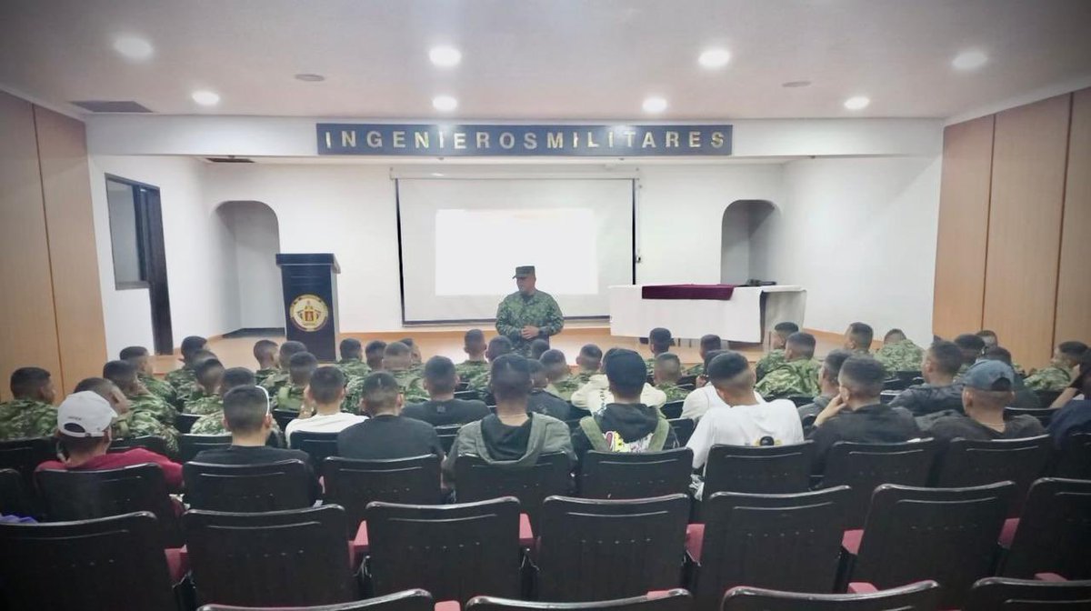 Ejercito_Div5's tweet photo. El bienestar de nuestros hombres es clave para cumplir la misión. El Sargento Mayor del Batallón de Ingenieros N.º 13 Antonio Baraya de la #Brigada13 y la sección de preservación trabajan para fortalecer la salud mental de nuestros soldados y brindarles las herramientas necesarias para un entorno laboral seguro. 

#FamiliaMilitar