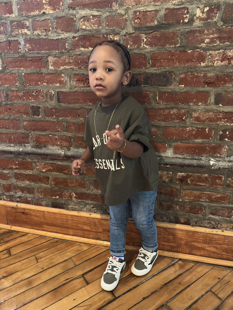 _zyairam's tweet photo. cool kid🖤 https://t.co/AgLUyKxlZz