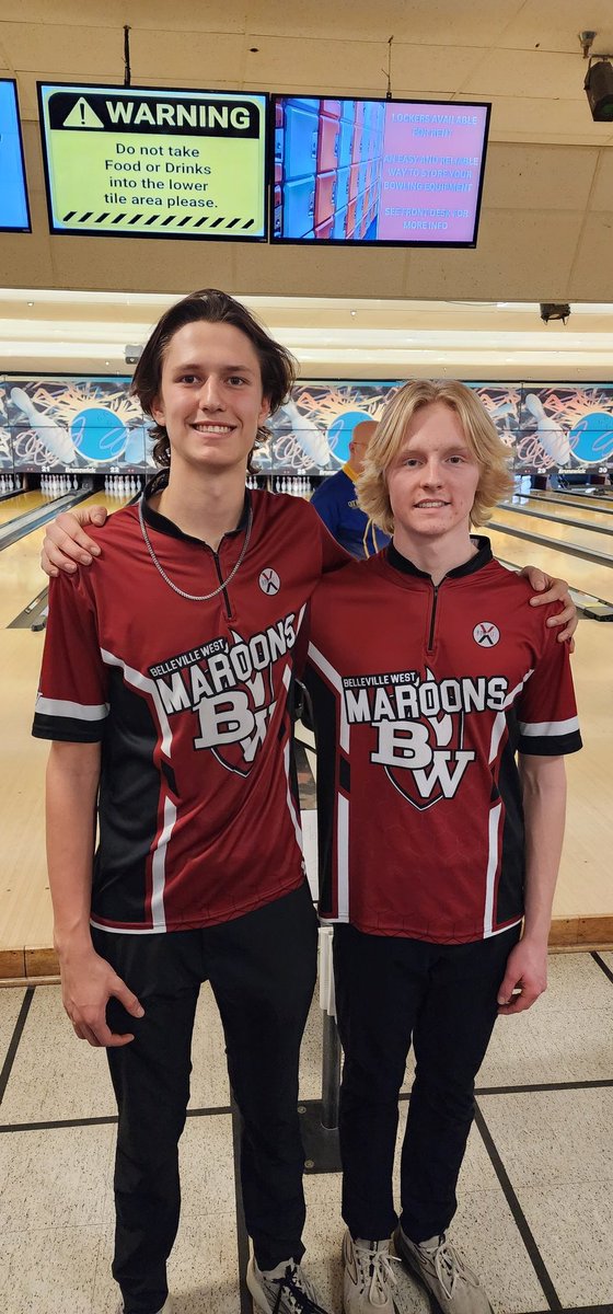 Juniors Parker Schmidt and Trevor Muskopf competed in the IHSA Collinsville Sectional today. Parker averaged over 193 for the day, finishing 44th. Trevor bowled 1319 for 6 games, good enough to advance to next week's State Finals!! Go Maroons!