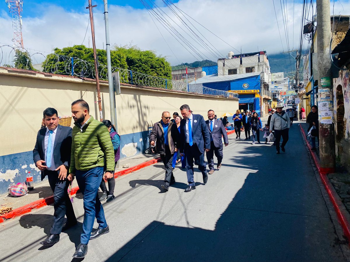 union_guatemala's tweet photo. Luego de recorrer cientos de kilómetros por las carreteras de #Guatemala, concluimos en #Totonicapán una exitosa gira por 5 departamentos de occidente del país. Seguimos trabajando duro para llevar el mensaje de #Planilla6 a todos los agremiados posible. #UnidosSomosFuertes 🚐🧳 https://t.co/YYq60VBnmf
