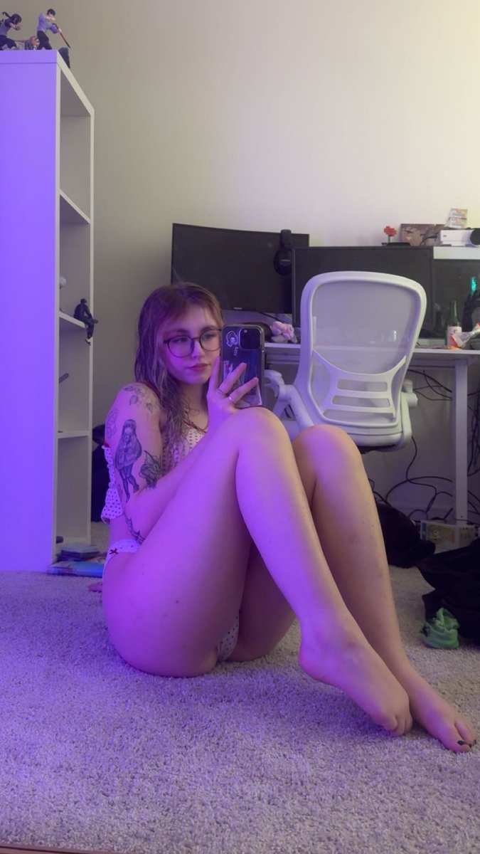 say hi if i can dm you 😋