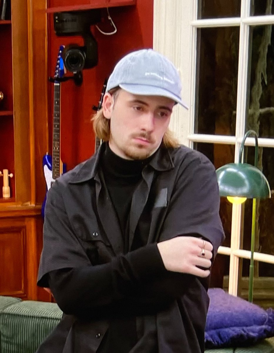 LAiacciu's tweet photo. Il est l’heure de reprendre nos vies fades et maussades sans prime le samedi, sans quotidienne le soir, en attendant la nouvelle promo 2025 #StarAcademy https://t.co/C43m2xAzHK