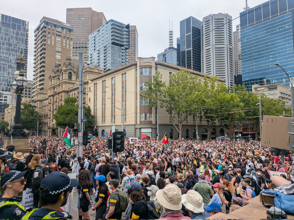 vic_socialists's tweet photo. Massive and rapidly growing crowd gathered at Parliament now for Invasion Day. โ๐ค๐โฅ๏ธ https://t.co/qUjIS38xJa