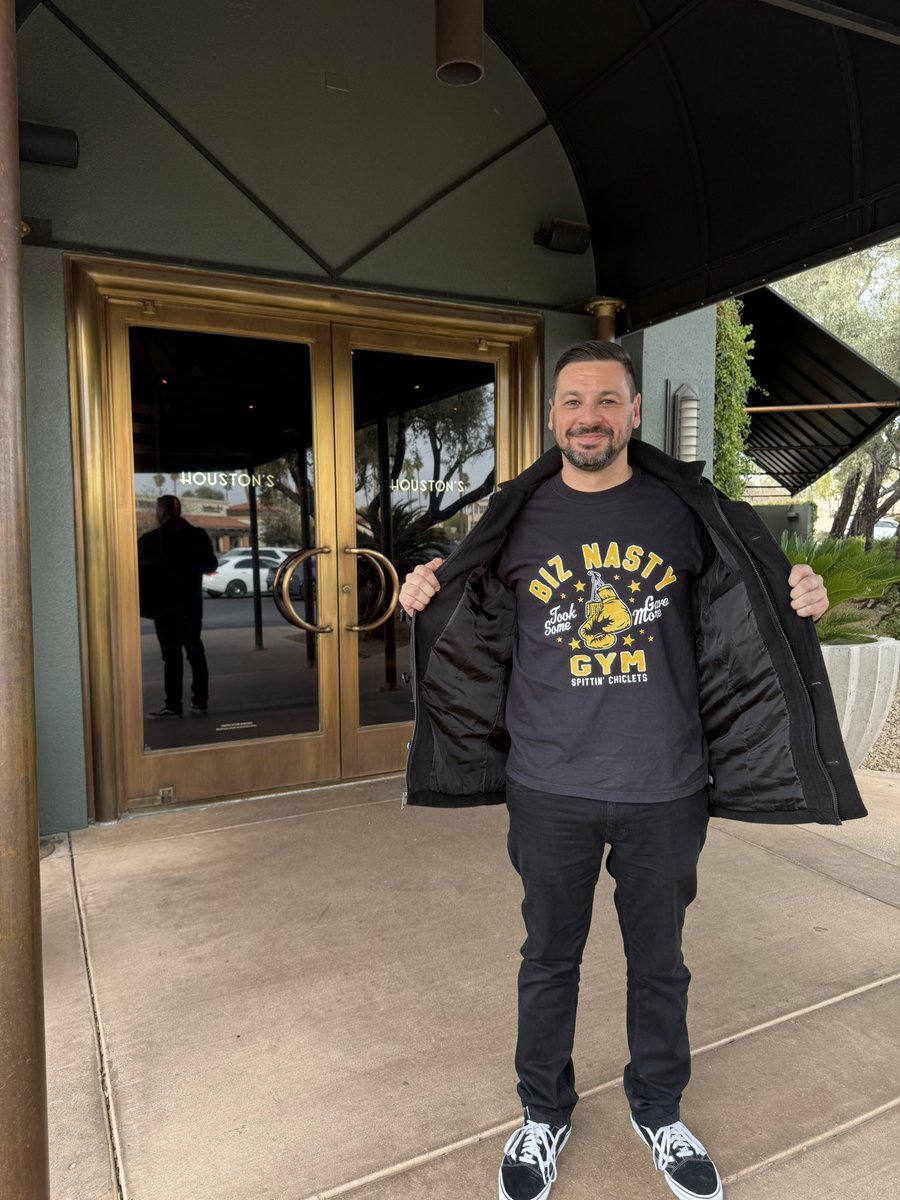 Manager: “Nice shirt.”
Me: “Thanks. I’ll take a Traditional Salad with Thousand Island.”
<a href="/BizNasty2point0/">Paul Bissonnette</a>