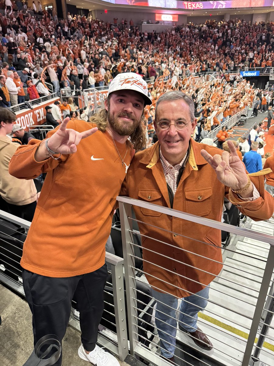 Almost 7 years later! Good to see you friend, Hook Em! 🤘🏼 <a href="/_delconte/">Chris Del Conte</a>