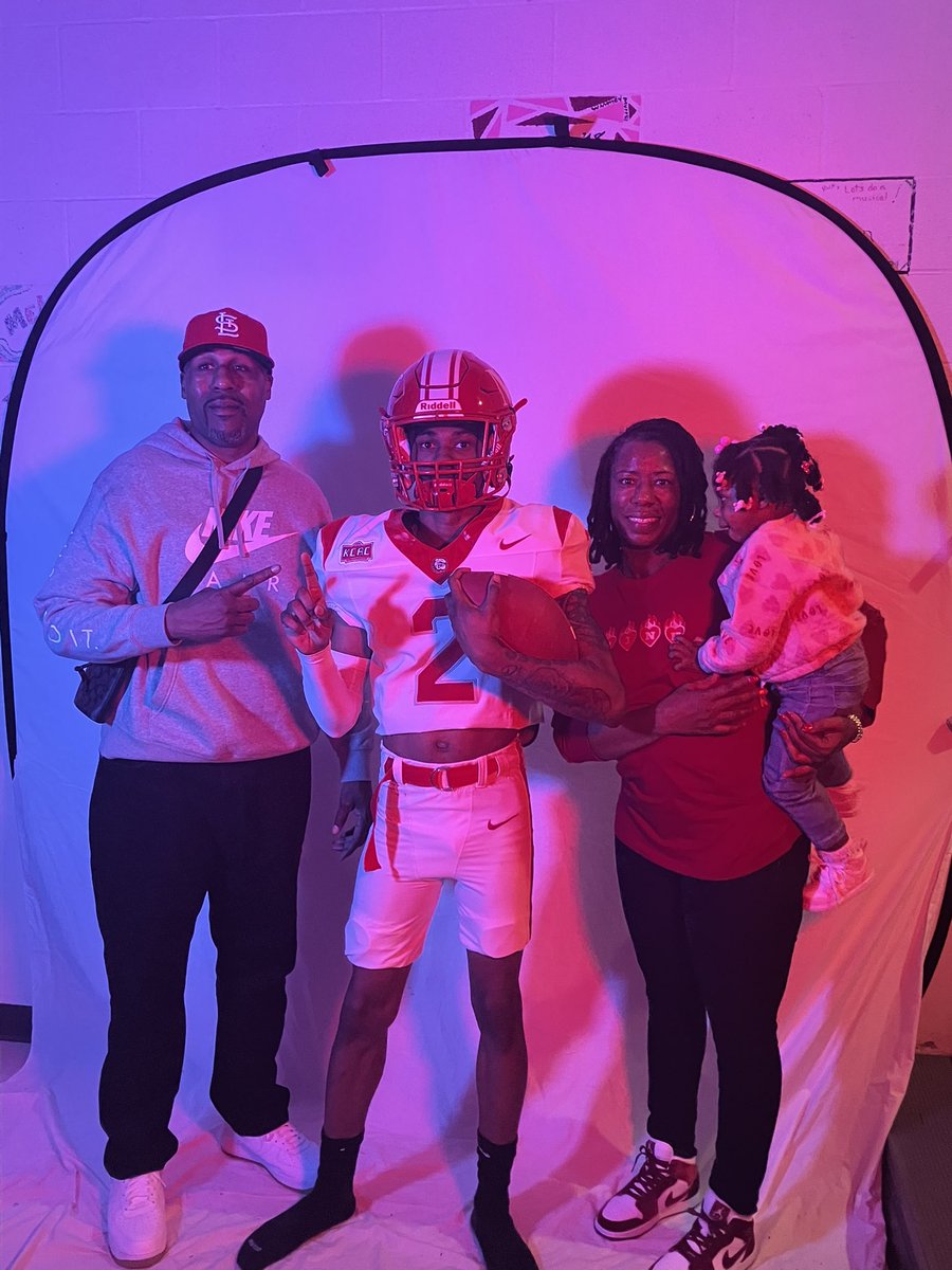 iiamlucky7's tweet photo. Had a great visit At McPherson College!
Appreciate  @CoachJenk1 and @CoachLeppke for bringing me out. Go bulldogs! https://t.co/uRI5pwGCOQ