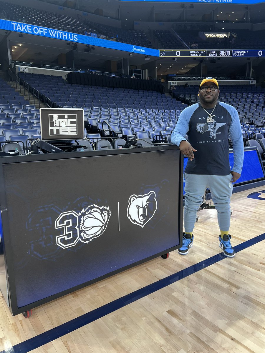 PartyW_DjMicTee's tweet photo. It’s the Ⓜ️ in me‼️
@memgrizz 🐻🏀 team spirit night. Season 5️⃣, 🆗🆒😎.
#theheavyhitterdjs
#nbadj
#nbadjs
#memphis
#grindcity
#bigmemphis
#memphisgrizzlies https://t.co/gaUHLpxuPO